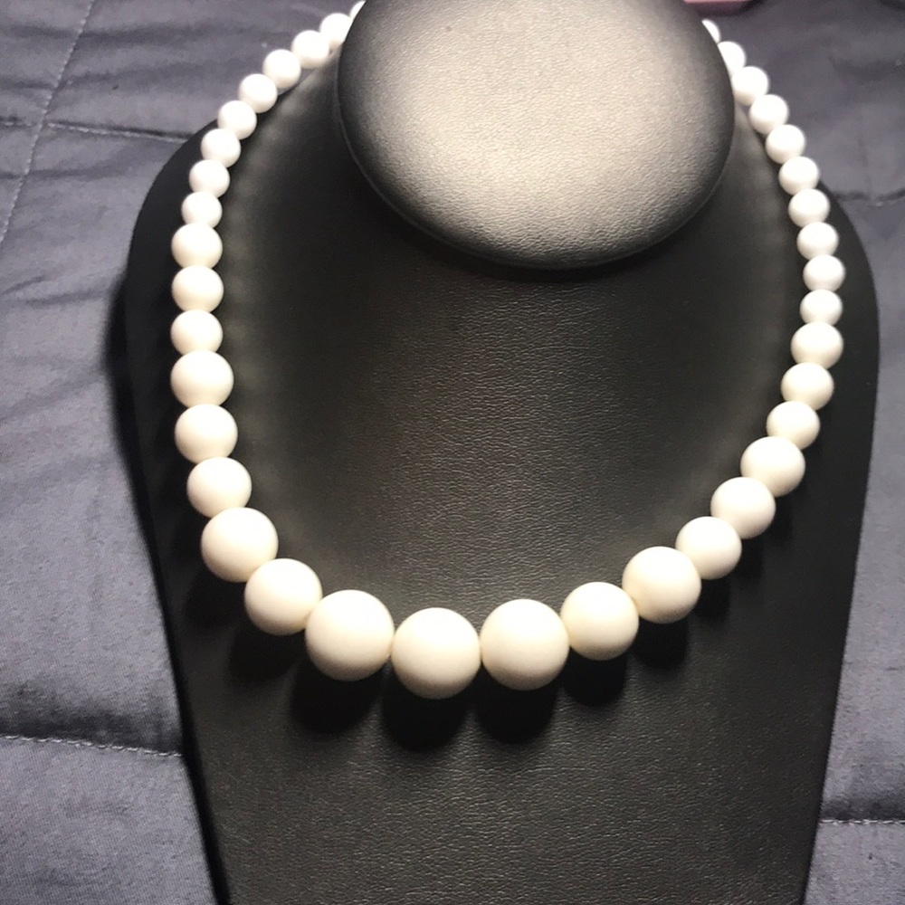 White beaded Necklace